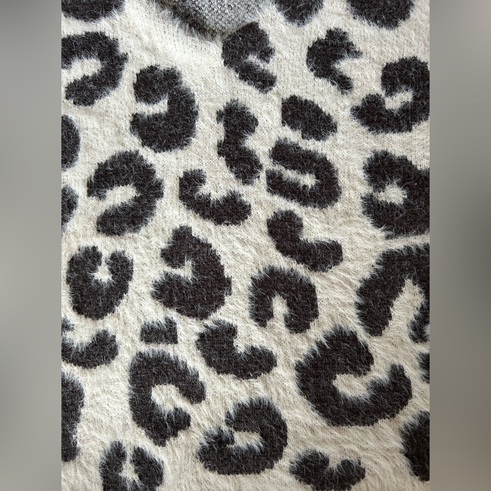 POL oversized animal print thick fuzzy warm sweater size medium - Picture 4 of 9
